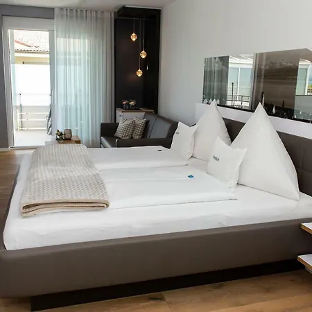 Freisicht Szálloda *